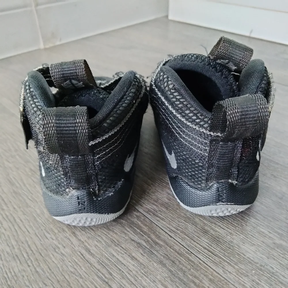 Nike lebron soldier